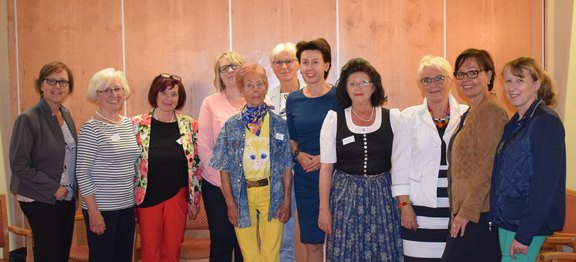 Treffen_ehem._Bezirksleiterinnen.jpg  