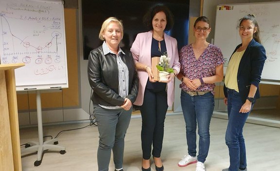 Foto_Frauen_und_Geld.jpg  