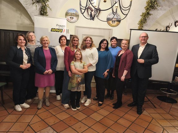Gruppenfoto_Bezirkstag_FR.jpg  