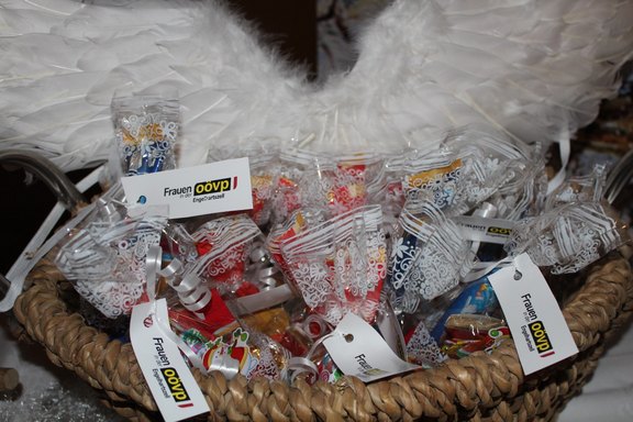 Geschenke_vom_Engelhartszeller_Christkind.jpg  