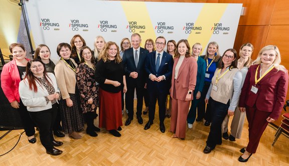 Gruppenfoto_mit_LH_Fotowand-113_2.jpg  