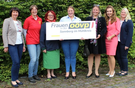 Vorstand_mit_Bezirksobfrau_ntEzeEZQ.jpeg  