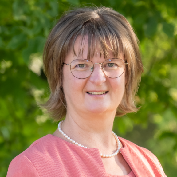 Andrea_Leutgöb-Ozlberger_klein_HP.png  