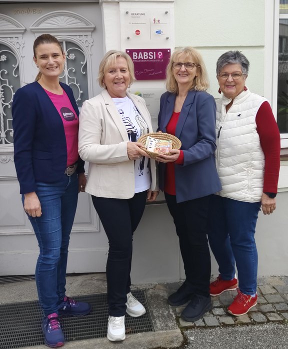 Spendenübergabe-Babsi-fraueninderooevp.jpg  